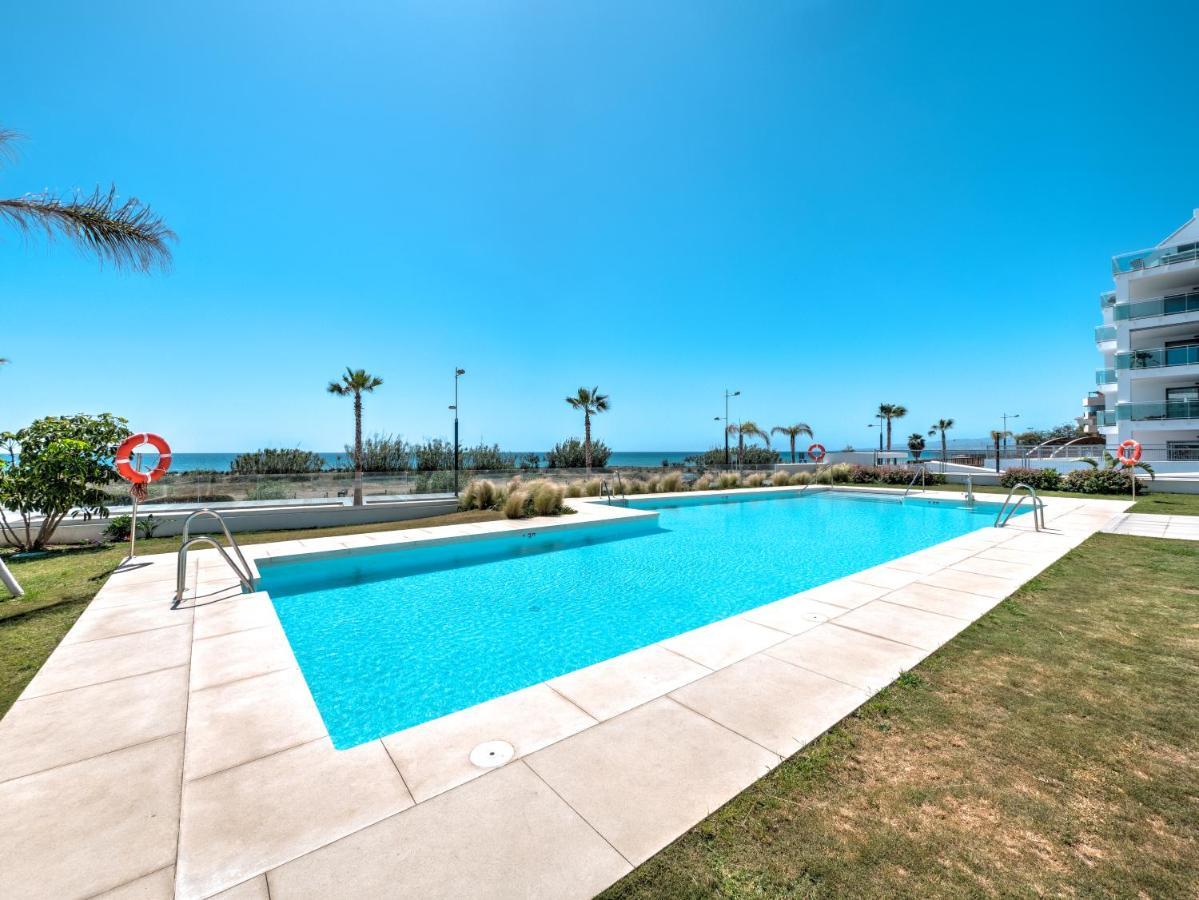 New Beach Front Apartment With Large Balcony Torrox Luaran gambar