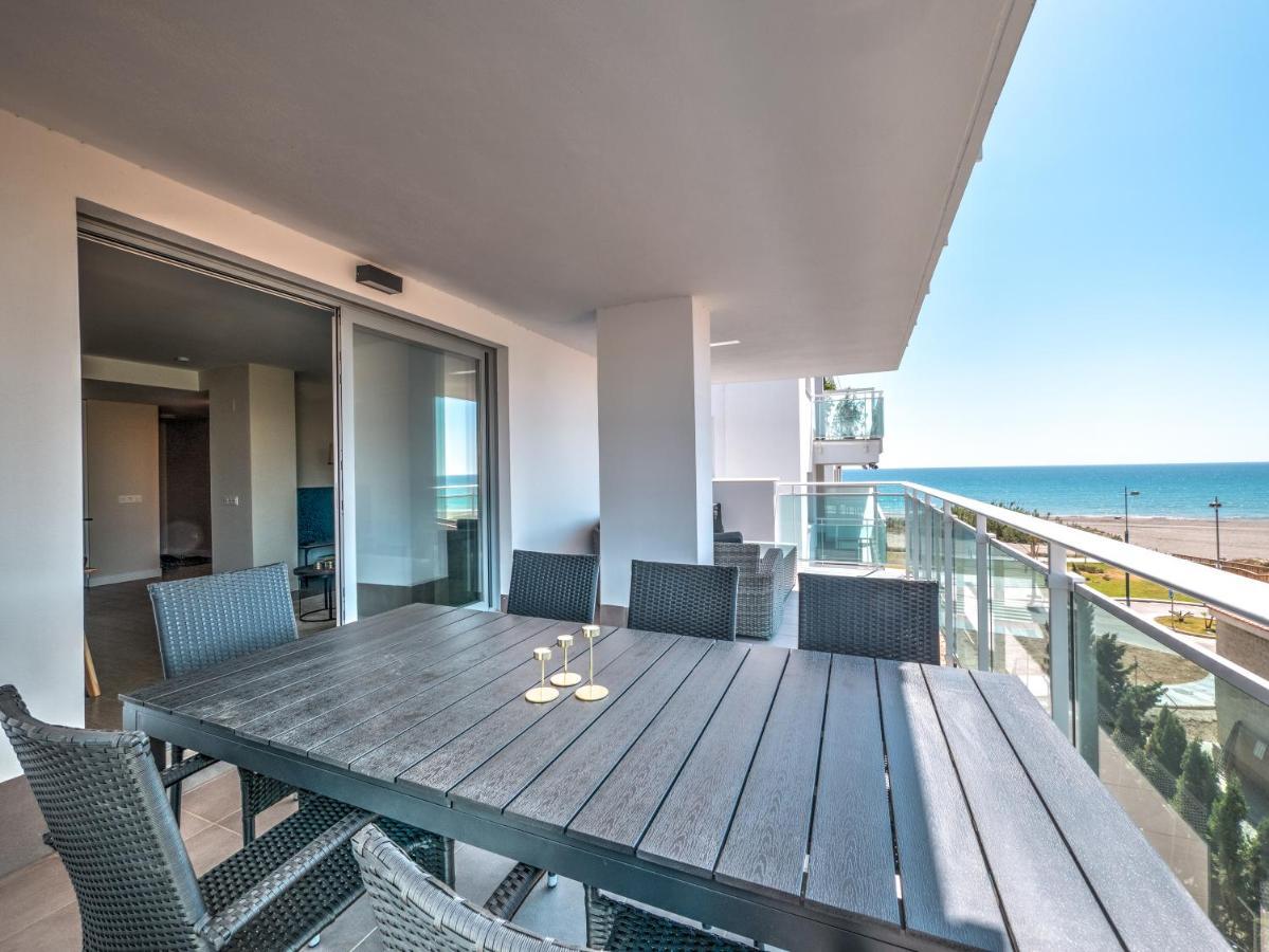 New Beach Front Apartment With Large Balcony Torrox Luaran gambar